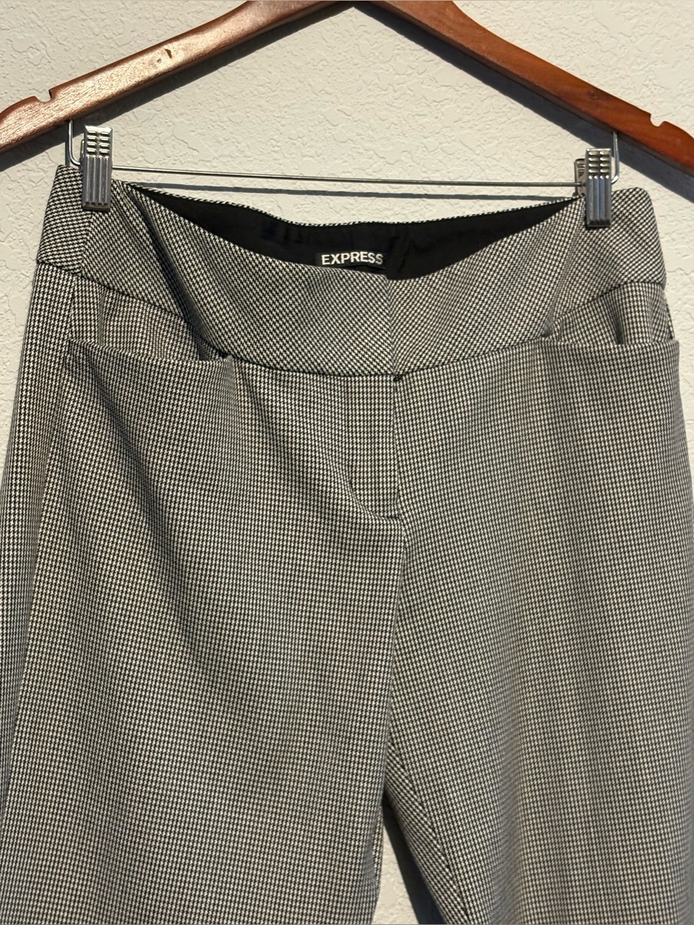 Express “Editor” Wide-Leg Gray Plaid Dress Pants - Picture 5 of 7